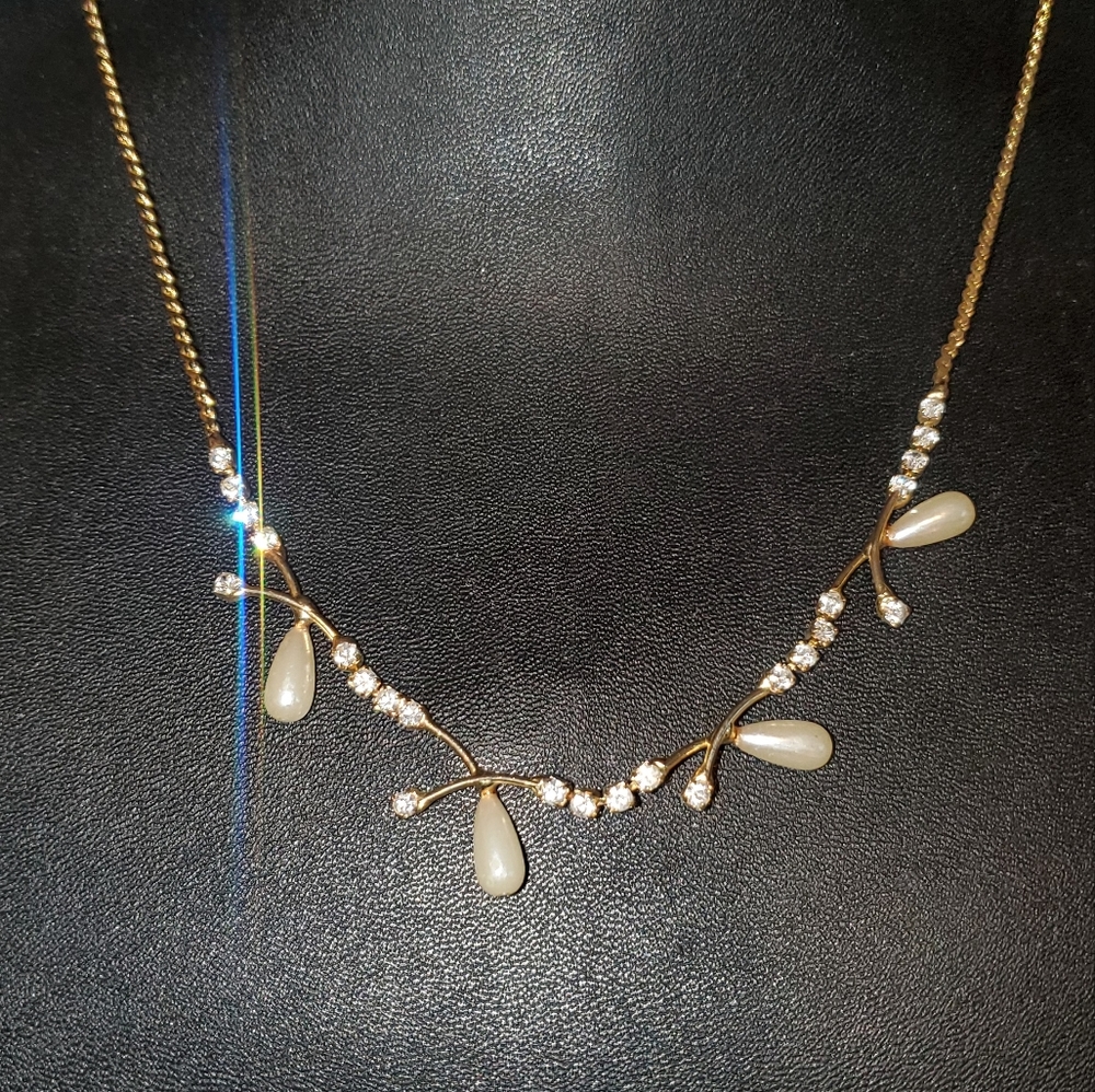 Vintage AFJ Taiwan Gold Tone Faux Teardrop Pearl and Rhinestones Necklace